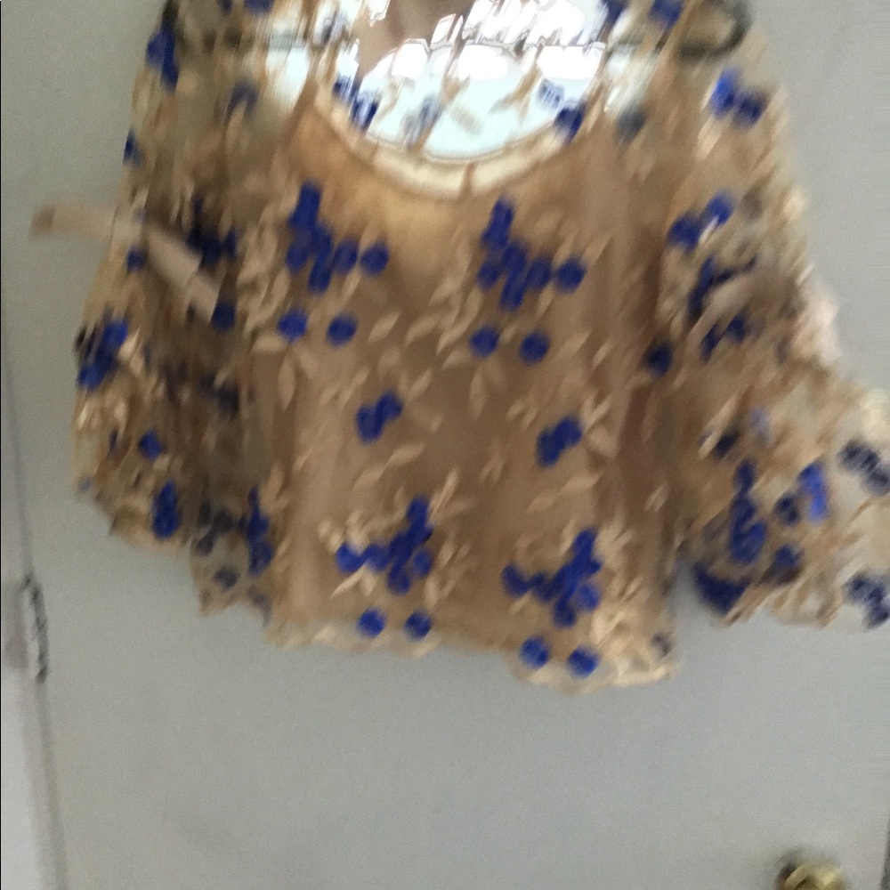 Embroidered lace blouse - Picture 8 of 8